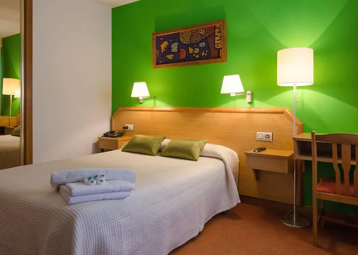 Nest Style Santiago מלון 3*